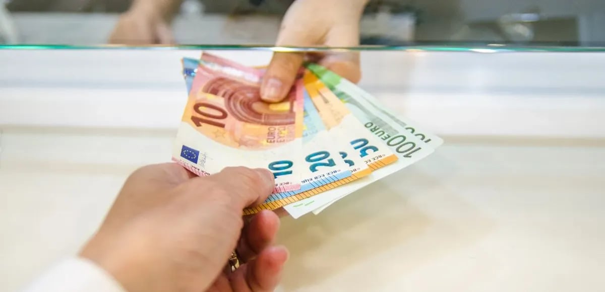 خرید و فروش یورو (EUR)